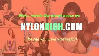 ‫فتاة داكنة البشرة فاتنة تتوسل للحصول على عمود سميك وإنهاء بلعق شرجي‬