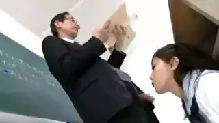 المعلم ينيك حلق التلميذة الوقحة لكونها عطشى جداً