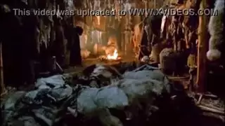 تثار بشدة بينما يسخن عضوه فتحتها لممارسة قاسية