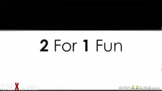 ممارسة جنس جماعي على طاولة التدليك بمشاركة ممثلة البورنو نيكي بنز