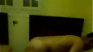 بنات عربيات مثيرات في بيت دعارة بكاميرا خفية: فعل جنس جماعي صريح