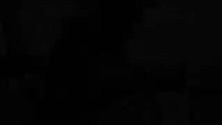 شقراء هاوية تحاول أول جماع حلق في حياتها