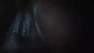 غرفة جنس شفافة: خيال عاهرة سمراء يومي في جنس جماعي