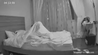 جلسة finger ولعق على الأريكة مع فتاة مفلسة ساخنة