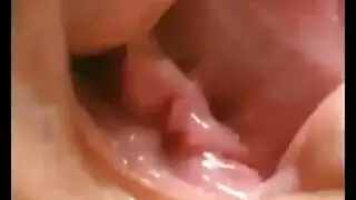 لديهااعقاب داخل بوني ميغان