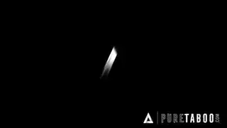 مُبتزة للدخول في علاقة جنسية جماعية صارمة: رحلة المعلمة سارة الجامحة