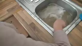 نيك هاردكور في المطبخ مع خادمة تركية مذهولة