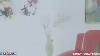 ينيكها لانها تمسك عليه زلة