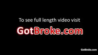 أم مثارة تتعرض لاختراق مزدوج من شابين وآلة جنس