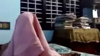 كل الروابط تؤدي إلى فرج هذه المرأة الناضجة في حفلة جنسية فوضوية بالقبو