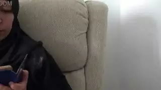 السنته في بوسها